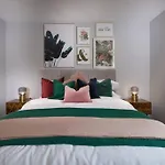 Roseland Apartment 1