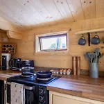 Choller Lake Lodges - Primrose Cabin With Private Hot Tub