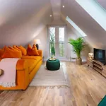 Roseland Apartment 5
