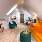 Roseland Apartment 5