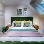 Roseland Apartment 5