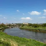 Quirky 1 Bedroom Barn On The River In Arundel