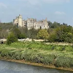 Quirky 1 Bedroom Barn On The River In Arundel