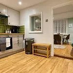 Quaint Cottage In The Heart Of Arundel