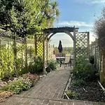 Quaint Cottage In The Heart Of Arundel