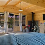 Choller Lake Lodges - Primrose Cabin With Private Hot Tub