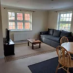Arundel Central Apartment With Parking