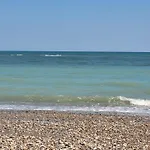 Chichester Holiday Properties - Large House Near Goodwood Events With Beautiful Gardens, Dog\'S Welcome!