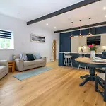 Calvin\'S Cottage