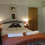 Chichester Holiday Properties - Large House Near Goodwood Events With Beautiful Gardens, Dog\'S Welcome!