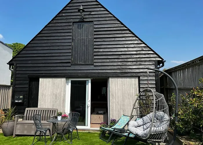 Quirky 1 Bedroom Barn On The River In Arundel