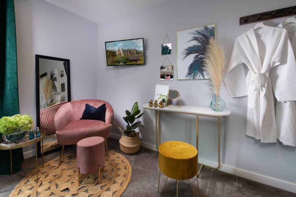 Roseland 1 Apartment