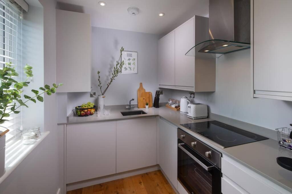 Roseland 1 Apartment