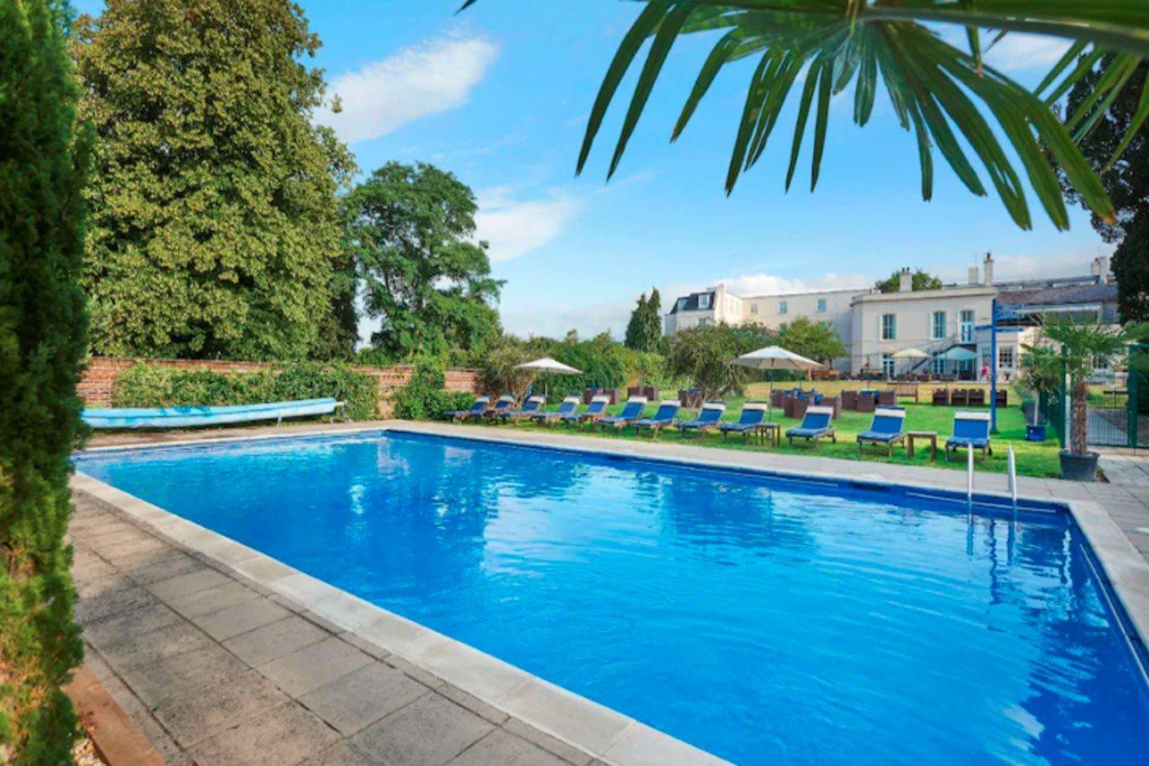 Avisford Park Hotel 4*