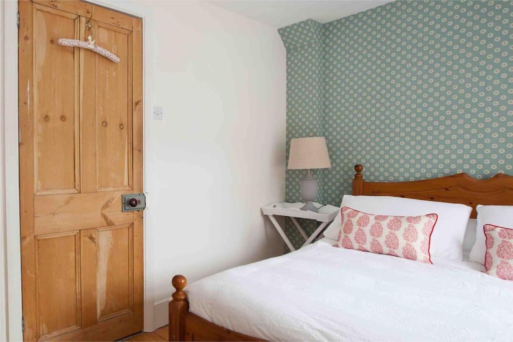 Quaker In Historic Holiday home
