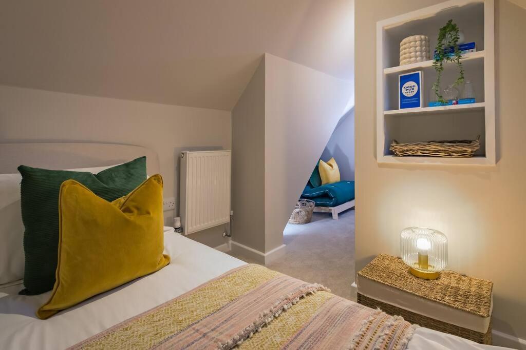 Roseland 5 Apartment