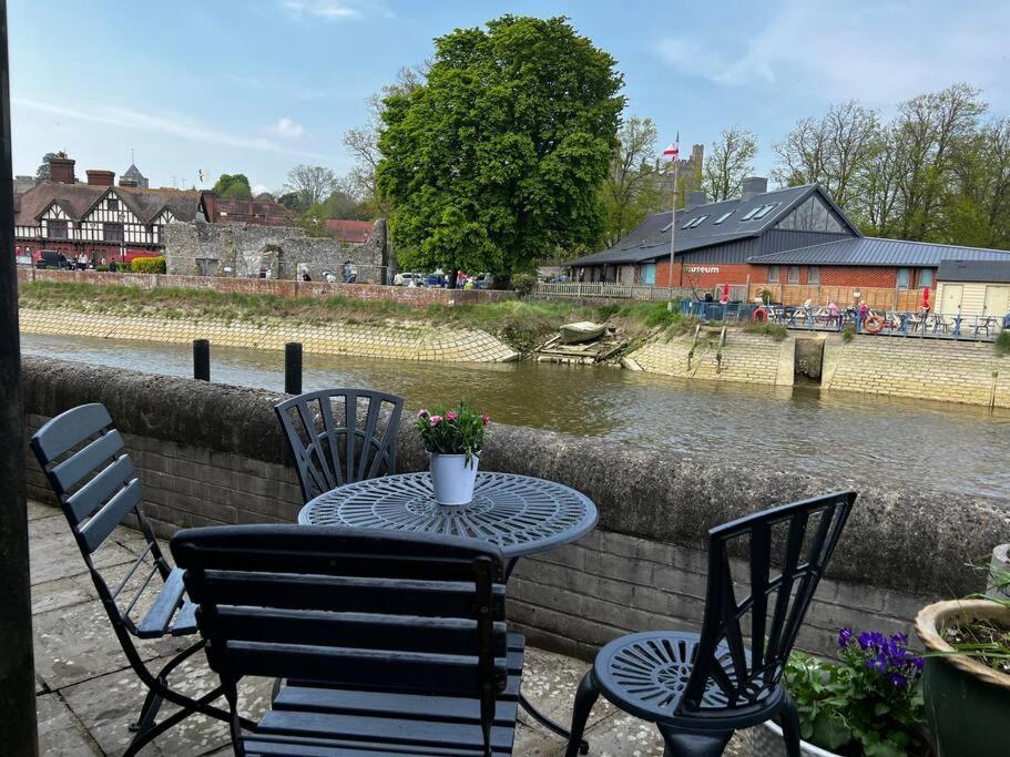 Quirky 1 Bedroom Barn On The River In * Arundel