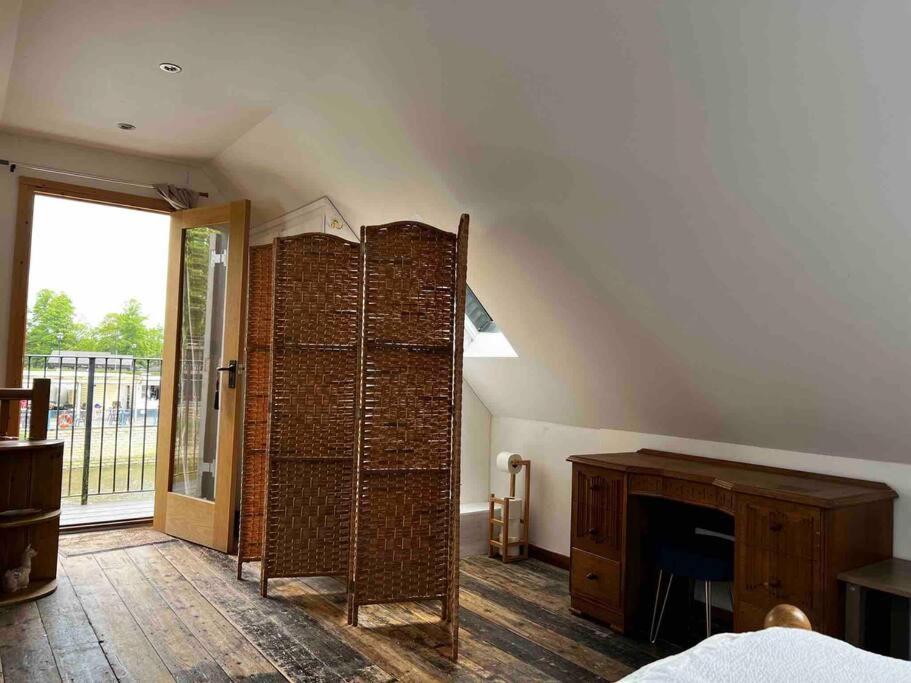 Quirky 1 Bedroom Barn On The River In Arundel