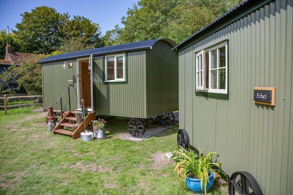 Apartment Shepherds Huts Tansy & Ethel In Rural Sussex Arundel
