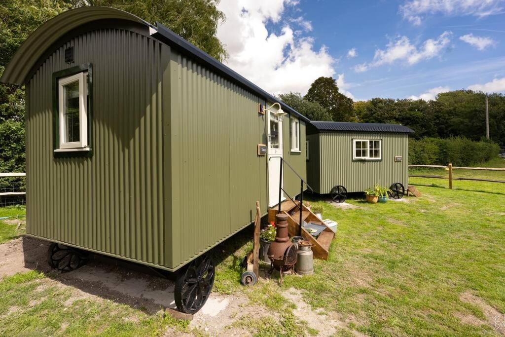 Shepherds Huts Tansy & Ethel In Rural Sussex Apartment