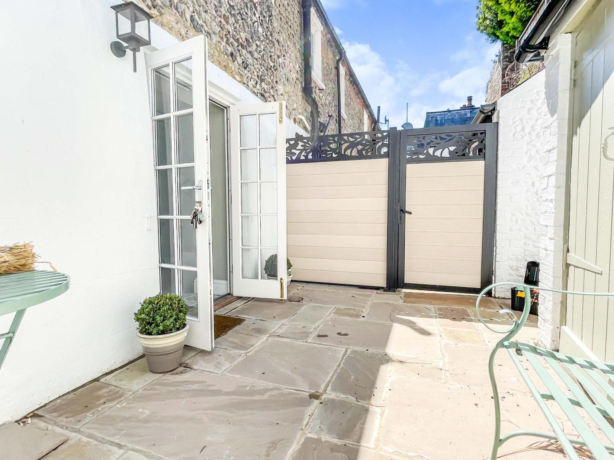 Holiday home Beautiful 2 Bedroom With Private Courtyard In Centre *