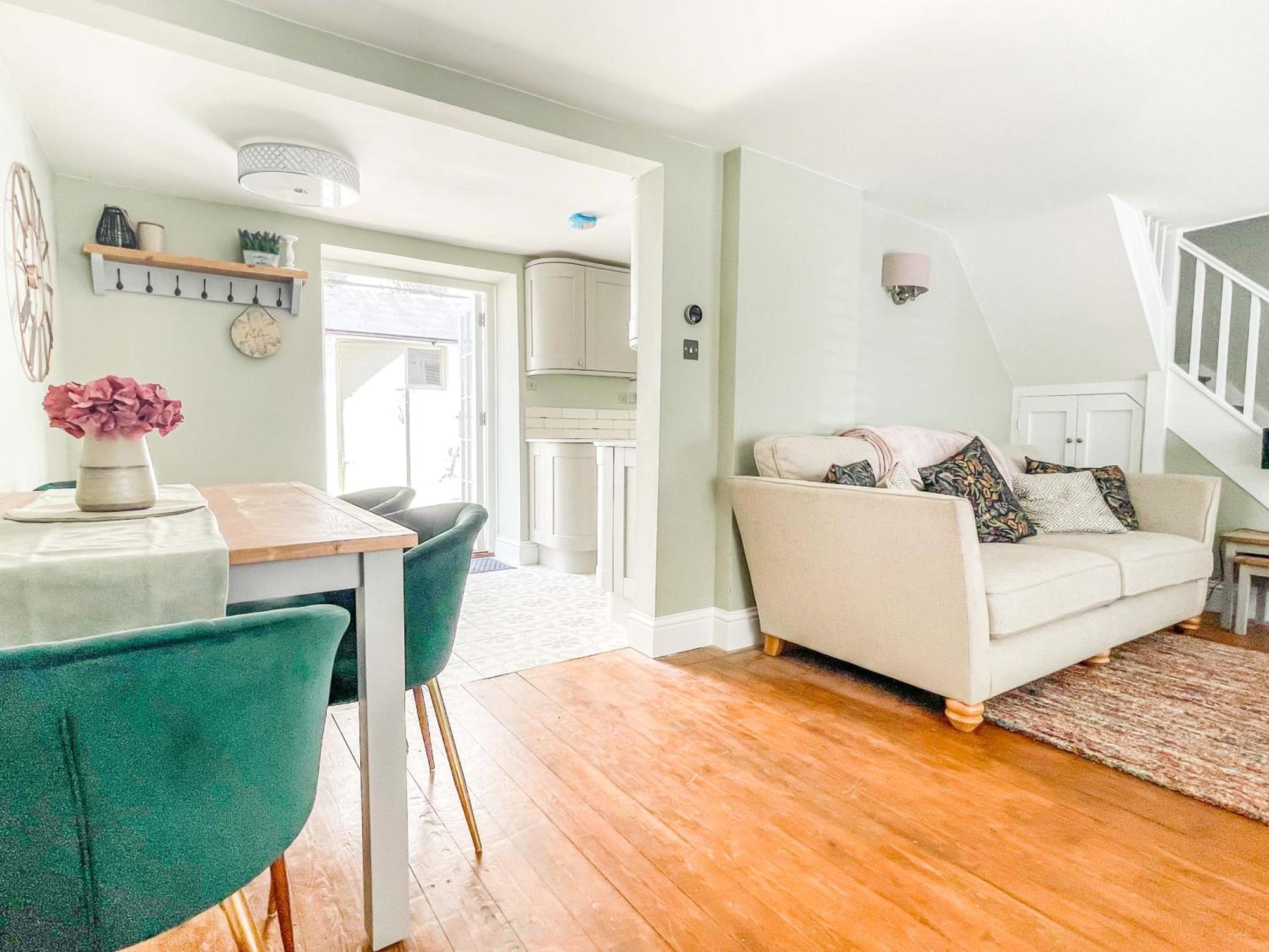 Beautiful 2 Bedroom With Private Courtyard In Centre Arundel