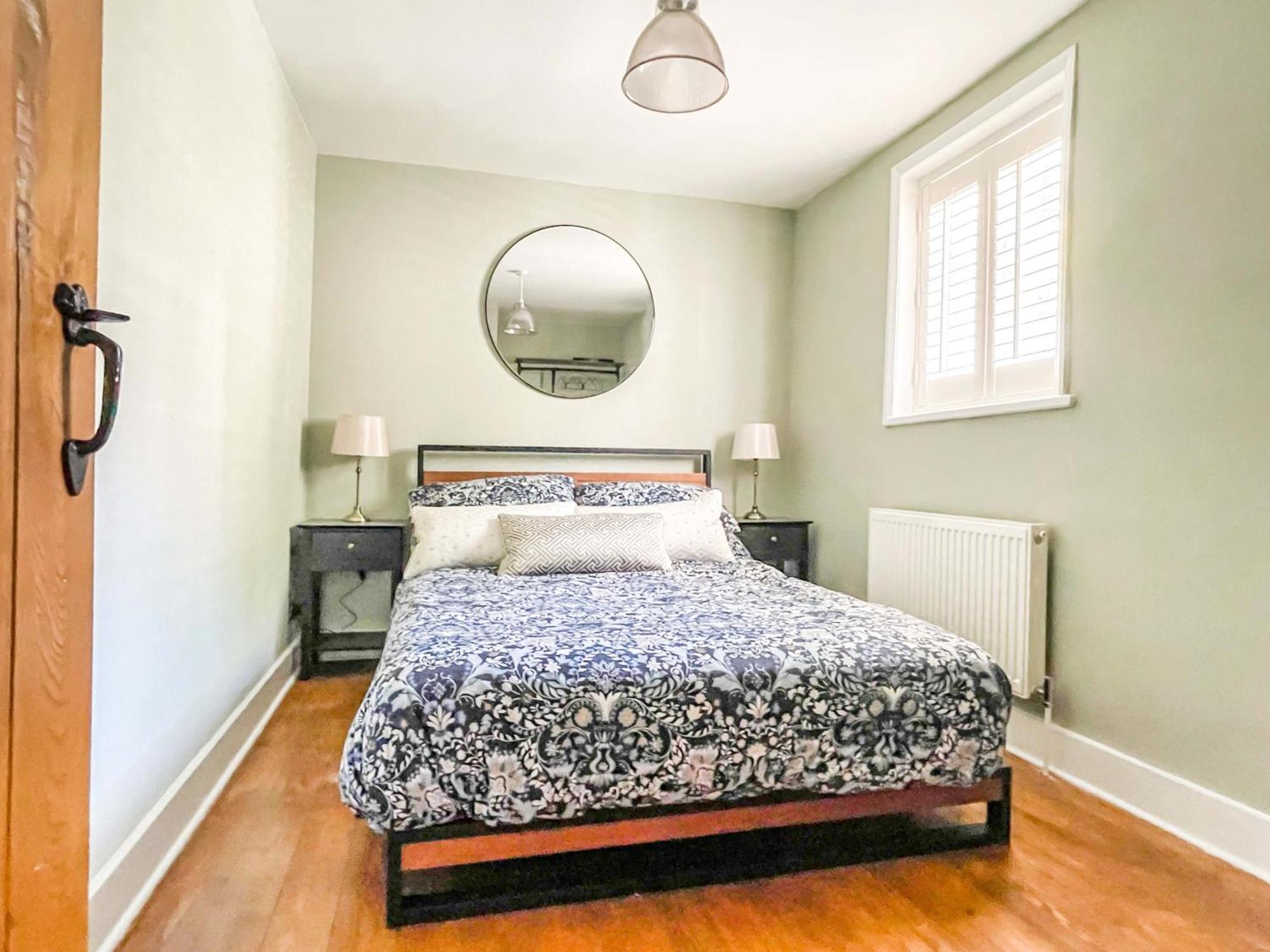 Beautiful 2 Bedroom With Private Courtyard In Centre Arundel