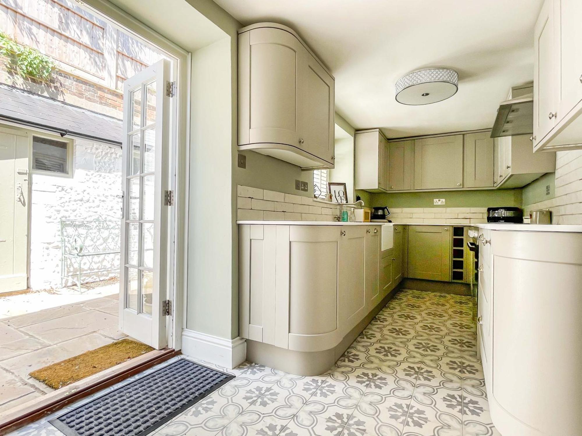 Beautiful 2 Bedroom With Private Courtyard In Centre Holiday home *