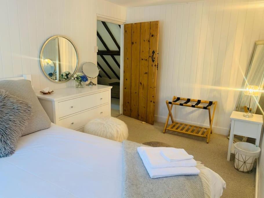 Beautiful 18th Century In Holiday home