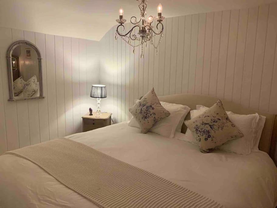 Beautiful 18th Century In Holiday home