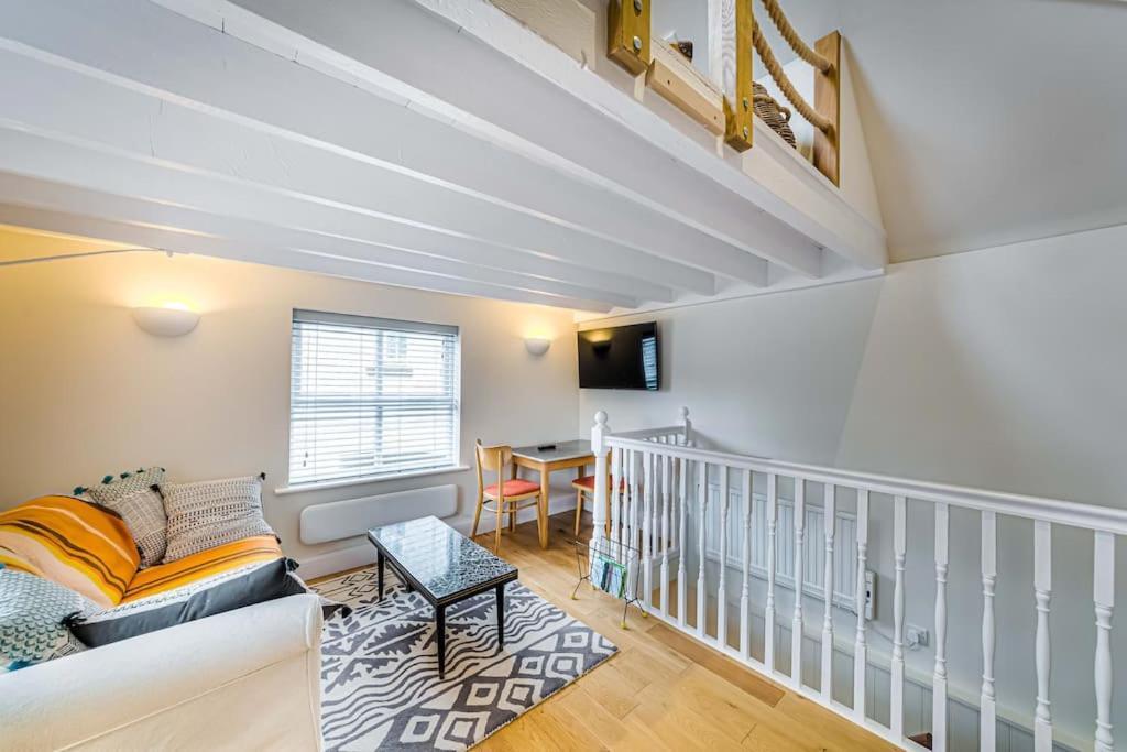 Gable End Apartment