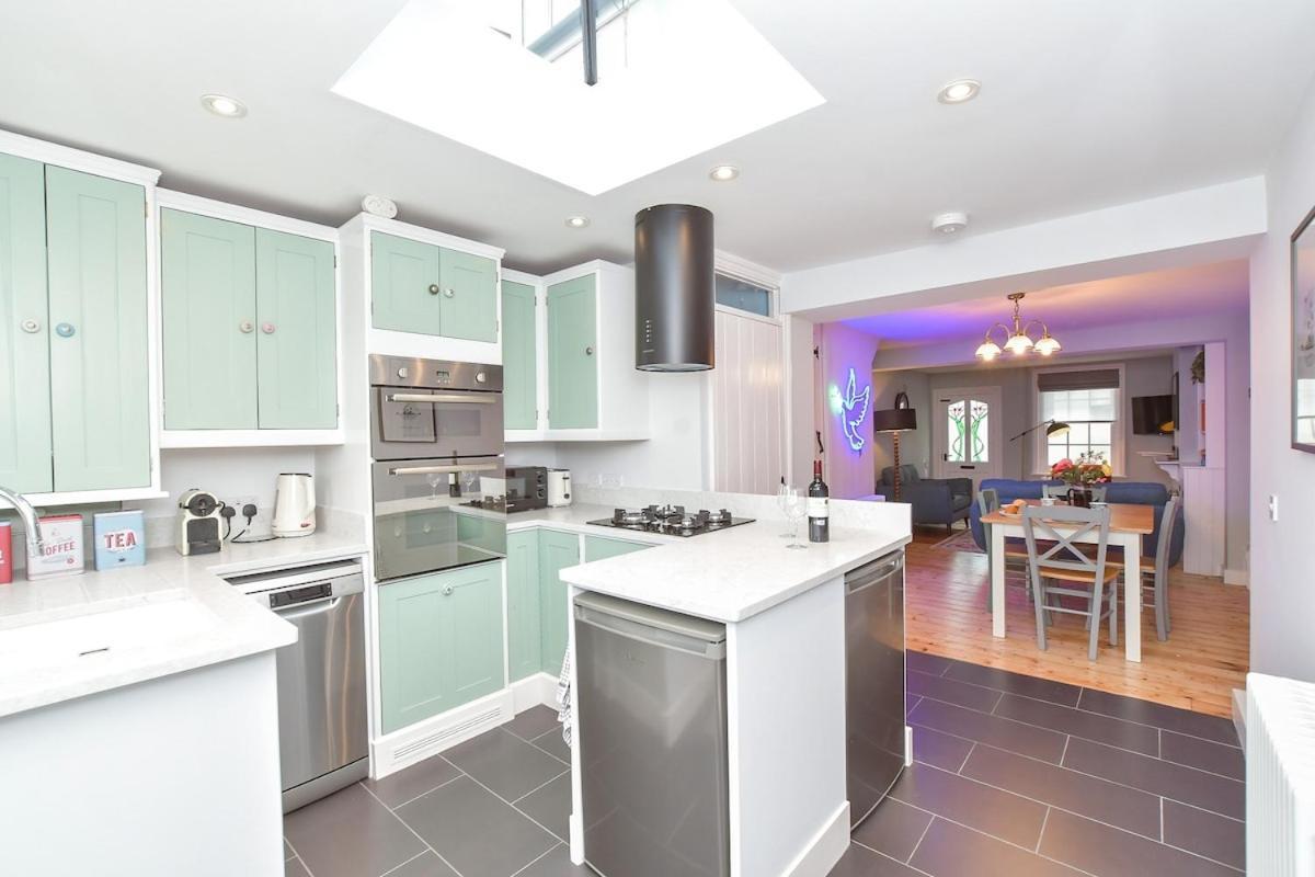 Dove Is A Central, Riverside, Charming Victorian