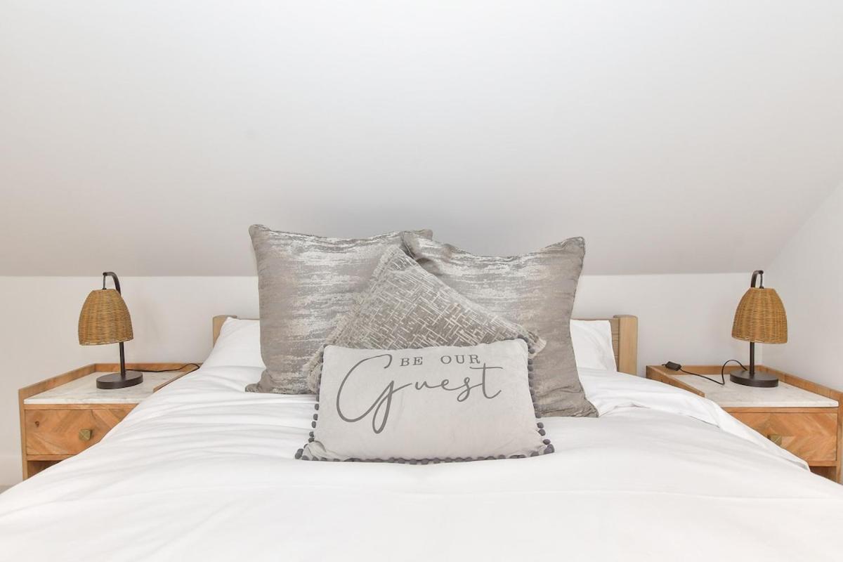 Dove Is A Central, Riverside, Charming Victorian *
