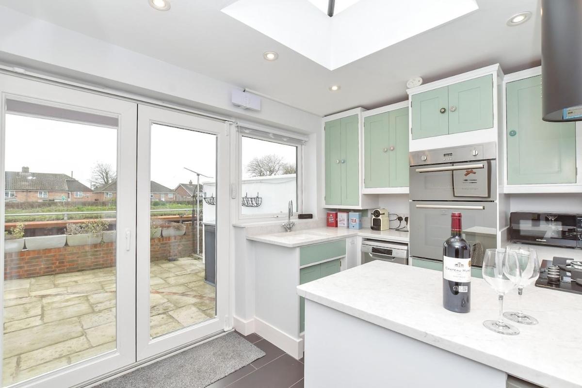 Dove Is A Central, Riverside, Charming Victorian