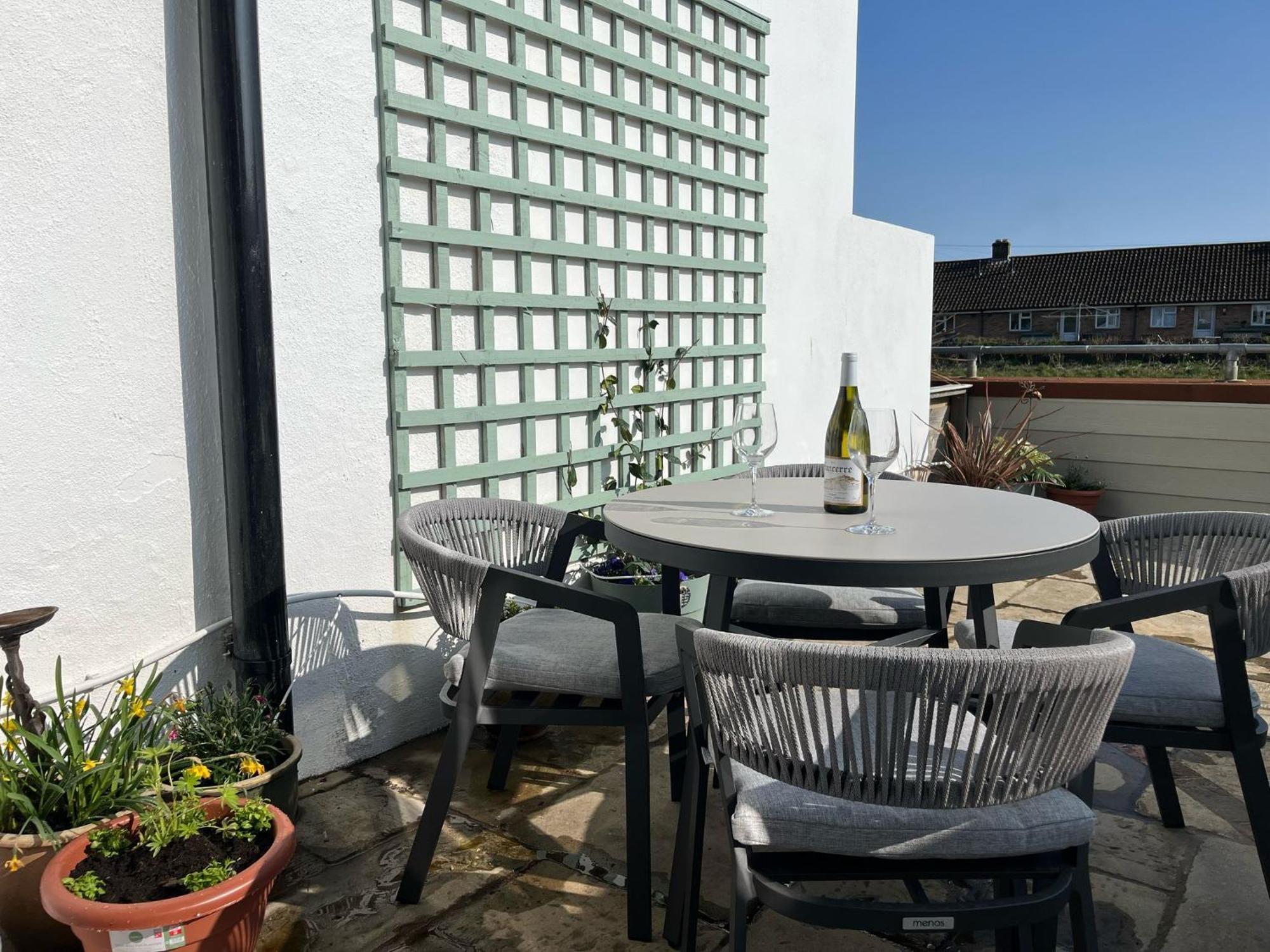 Dove Is A Central, Riverside, Charming Victorian *
