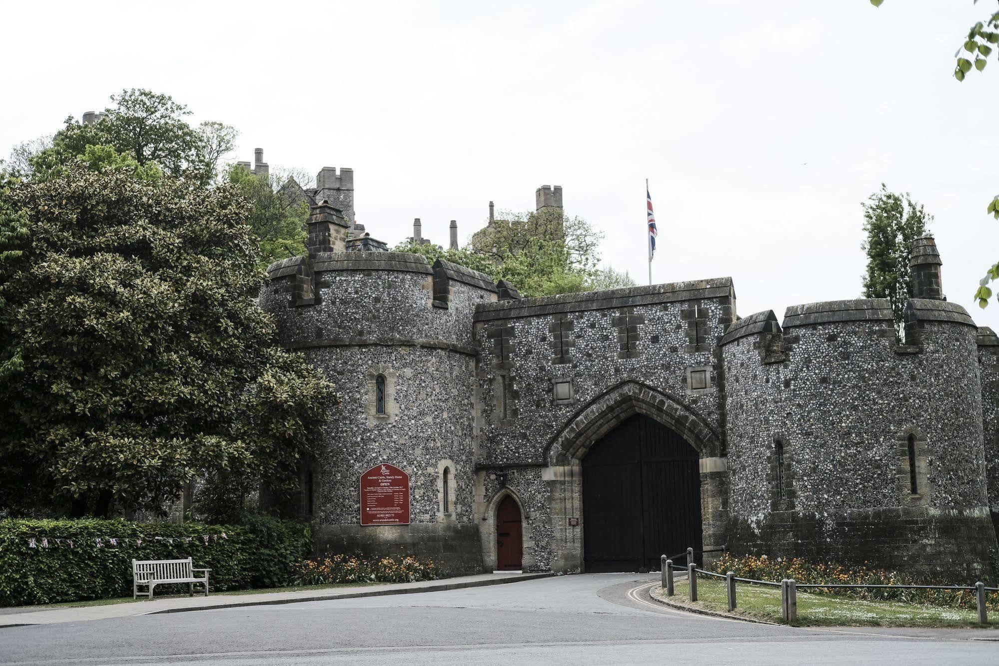 Swan Arundel