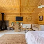 Choller Lake Lodges - Sunbeam Cabin With Private Hot Tub