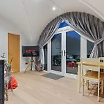 Choller Lake Lodges - The Lake House With Private Hot Tub