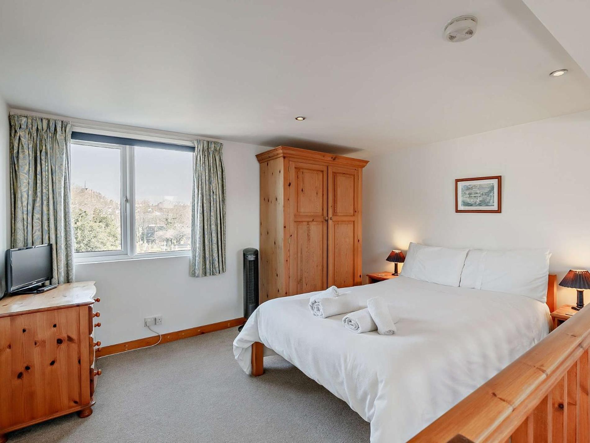 3 Bed In 90894 *