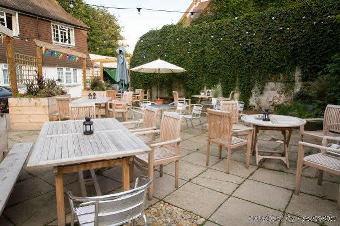 Norfolk Arms Hotel