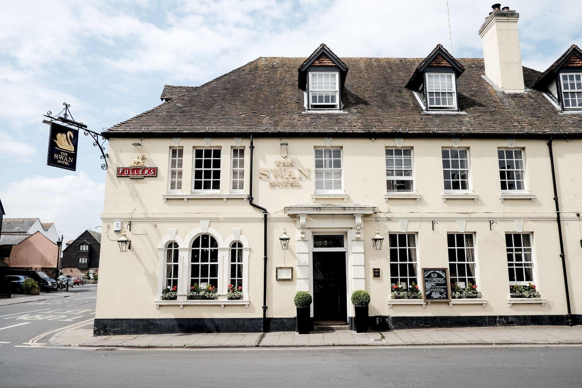 Swan Arundel